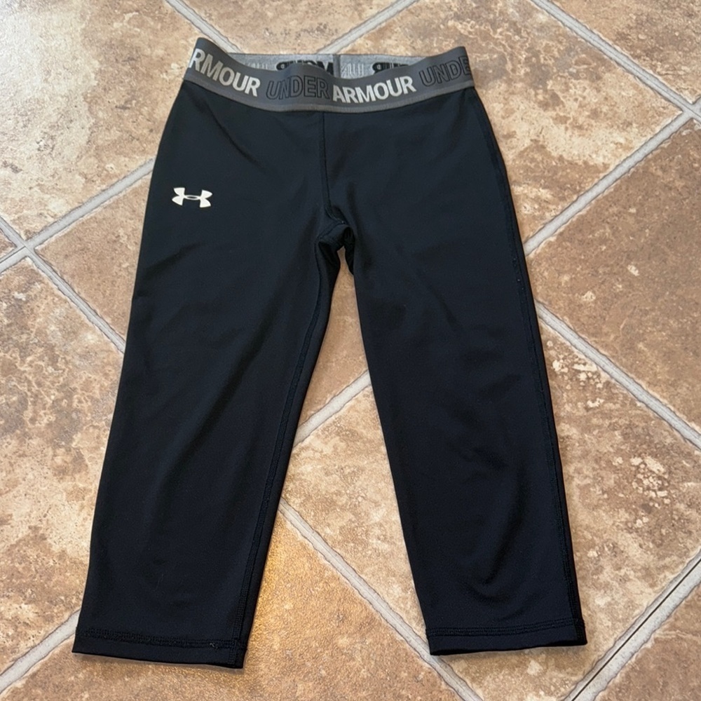 Under Armour UA Kids/Girls/Youth XS/S Black CAPRI Bottoms Athletic Sports